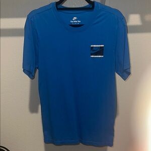 Pick 5 tee for $20

Nike Blue Short Sleeve Tee Classic Fit